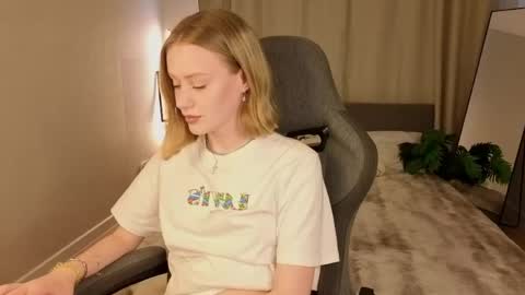 eva hamilton online show from May 27, 1:23 am