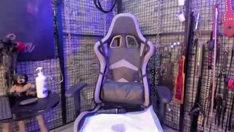 EVA INDEPENDENT MODEL online show from April 21, 2:51 am