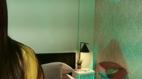 Snapshot of evaa_stevens chatting on October 15, 1:12 pm julieth online show from October 15, 1:12 pm