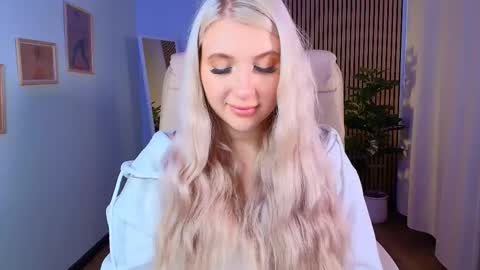 Eva  online show from May 12, 2:31 am