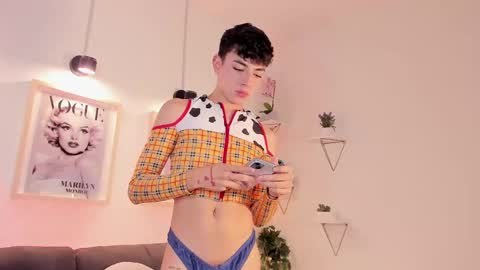 Snapshot of evan_voss chatting on October 7, 9:11 pm Evan voss  help me get 200 likesindependent model online show from October 7, 9:11 pm