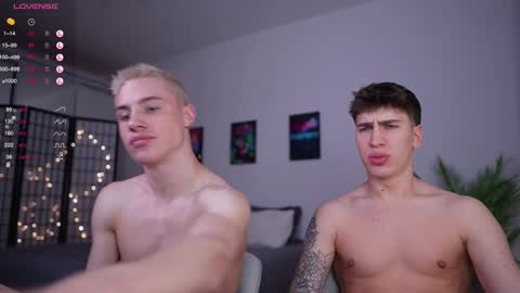 Snapshot of evan_white_ chatting on January 16, 12:42 pm evan_white_ online show from January 16, 12:42 pm