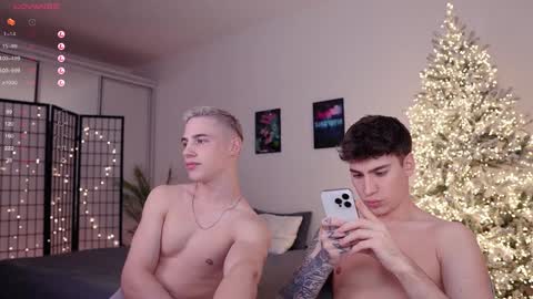 Snapshot of evan_white_ chatting on December 27, 4:10 pm evan_white_ online show from December 27, 4:10 pm