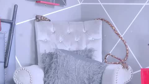 Miss Evangeline    online show from November 29, 4:20 am