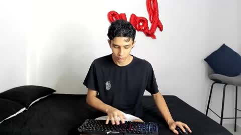 Snapshot of evans_collins24 chatting on October 18, 8:57 pm Evans collins24 online show from October 18, 8:57 pm