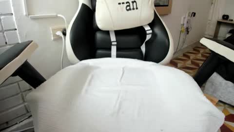 Evan online show from January 7, 6:02 pm