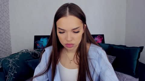 E V A  online show from March 11, 7:24 am