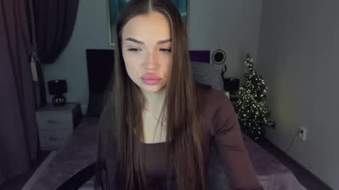 E V A  online show from January 13, 7:00 am