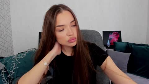 E V A  online show from February 26, 7:34 am