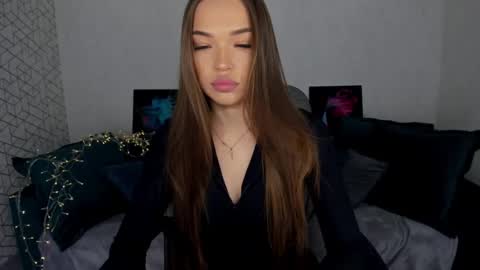 E V A  online show from March 12, 7:13 am