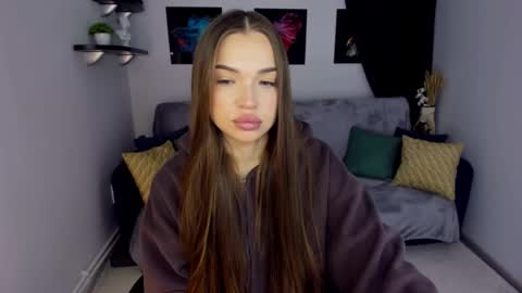 E V A  online show from January 23, 8:04 am