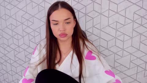 E V A  online show from February 9, 9:58 am