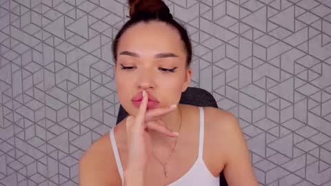 E V A  online show from February 7, 10:40 am