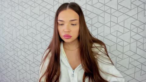 E V A  online show from February 17, 7:04 am