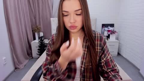 E V A  online show from January 6, 8:03 am