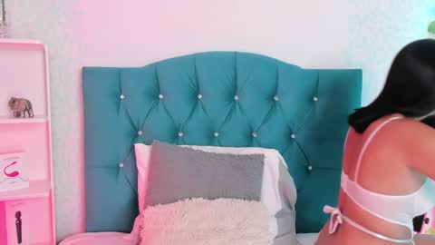 Snapshot of evaritz__ chatting on February 21, 2:50 am EVARITZ online show from February 21, 2:50 am