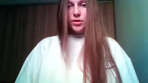 evasapples2026 online show from June 4, 9:32 pm