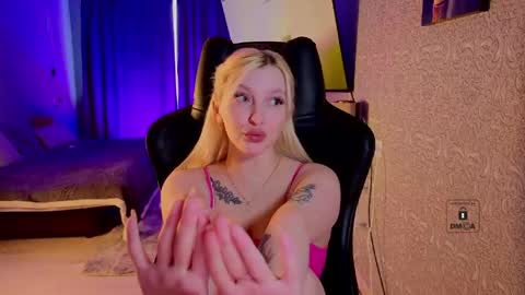evavibe online show from May 11, 12:12 pm