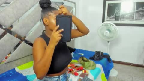 Eva And Emmanuel online show from January 6, 12:09 pm