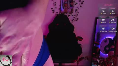 Eve Blue  friends. IG eve blue77 TW EveBlue 1 OF eveblue7 online show from March 9, 5:45 am