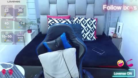 evelin zaens online show from March 18, 4:07 am