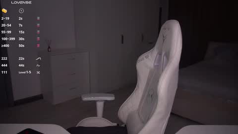 Evelina online show from November 6, 1:14 pm