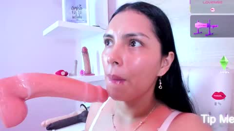 Snapshot of evelinn_belen chatting on October 4, 4:27 pm Evelinn belen online show from October 4, 4:27 pm