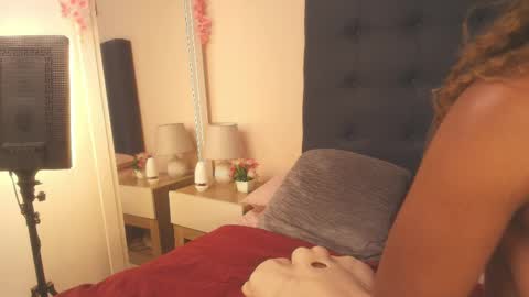 DAYANITA online show from April 19, 7:05 pm