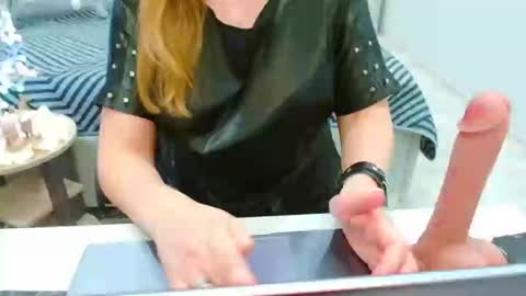 evelove online show from April 19, 6:10 pm