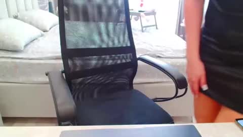 evelove online show from March 18, 7:14 am