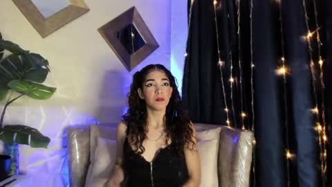 evelyn__rose1 online show from April 6, 1:36 am