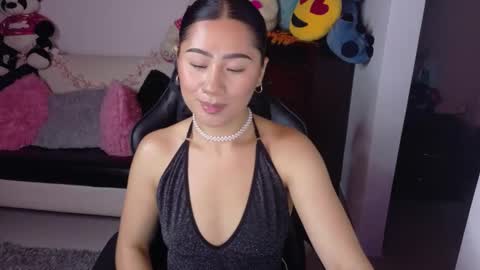 Snapshot of evelyn_ch_ chatting on October 10, 2:23 pm Evelyn online show from October 10, 2:23 pm