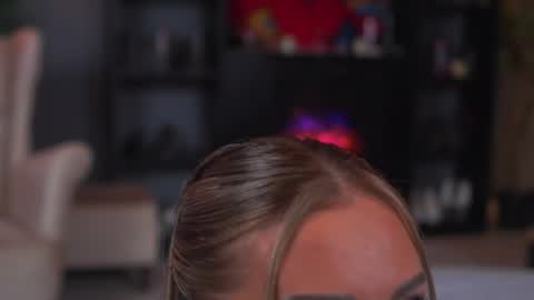 Evelyn online show from April 19, 6:10 pm