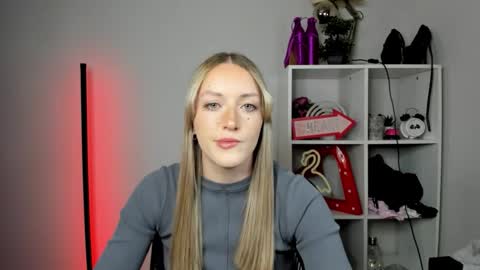 evelynblond online show from May 11, 12:34 pm