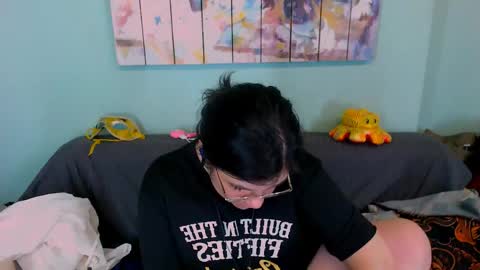 Everly online show from April 18, 7:29 pm