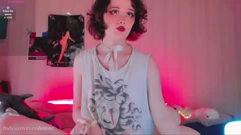 Eva  online show from May 31, 7:04 pm