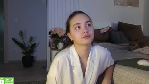 evi_woow online show from October 24, 1:28 am