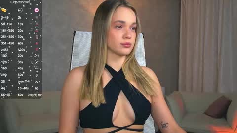 Evie online show from October 2, 9:57 pm