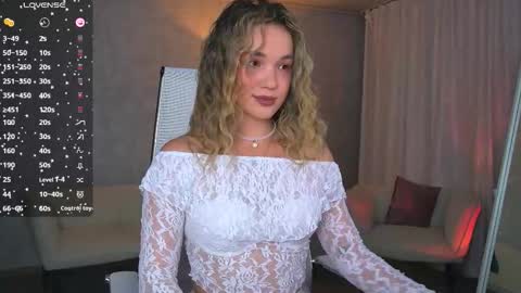 Evie online show from October 4, 9:56 pm