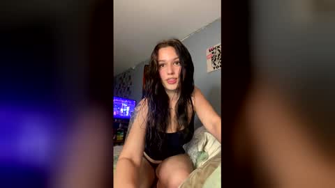 eviesins_xo online show from December 22, 4:08 am