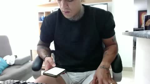 Snapshot of exotic_dude chatting on February 25, 9:58 pm camilo online show from February 25, 9:58 pm