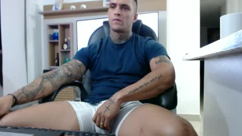 Snapshot of exotic_dude chatting on February 12, 11:41 pm camilo online show from February 12, 11:41 pm