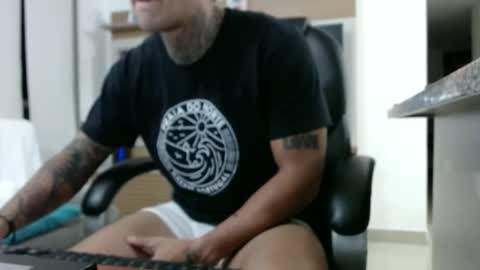 Snapshot of exotic_dude chatting on February 18, 6:59 am camilo online show from February 18, 6:59 am