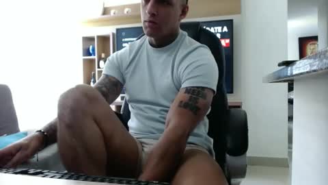 Snapshot of exotic_dude chatting on January 20, 7:57 pm camilo online show from January 20, 7:57 pm