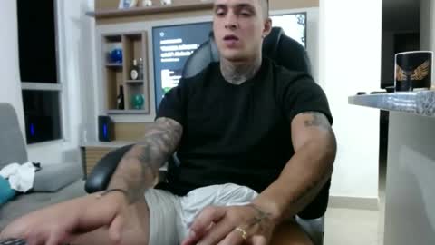 Snapshot of exotic_dude chatting on February 26, 5:35 am camilo online show from February 26, 5:35 am