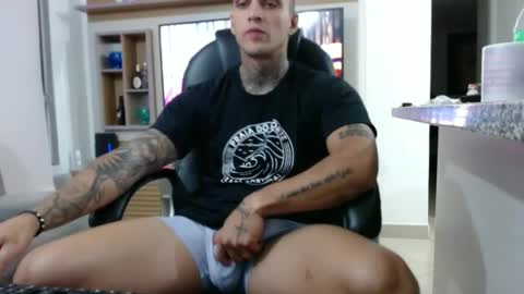 Snapshot of exotic_dude chatting on March 12, 4:51 am camilo online show from March 12, 4:51 am