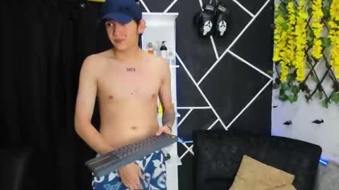 exotic_kisses_ online show from December 2, 2:03 pm