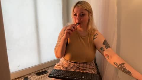 eyes_are_higher16333 online show from April 17, 12:29 pm