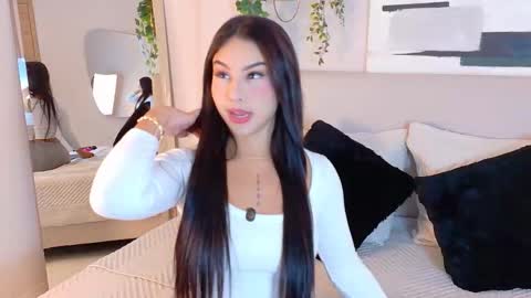 eymicooper online show from October 28, 11:33 am