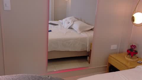 eymicooper online show from February 6, 12:04 pm